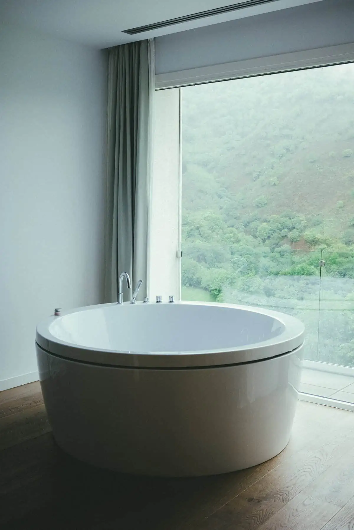 what are bathroom fixtures