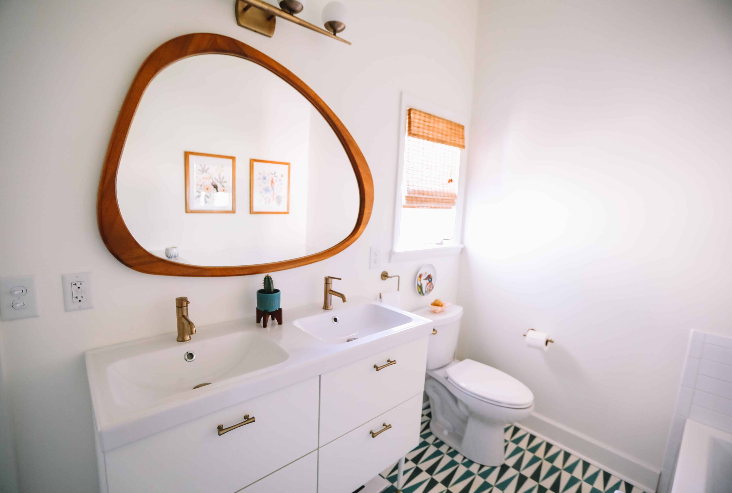 Jack and Jill Bathroom Ideas-Neutral tones