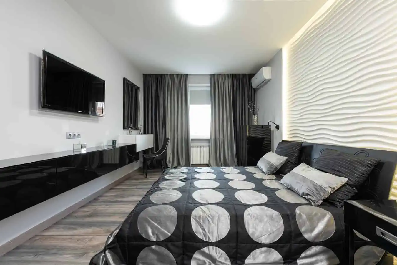 Modern Bedroom Design-black and white contrast