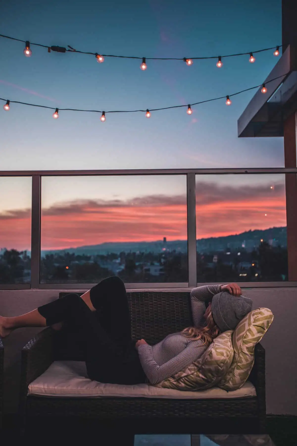 small modern balcony design-privacy screen