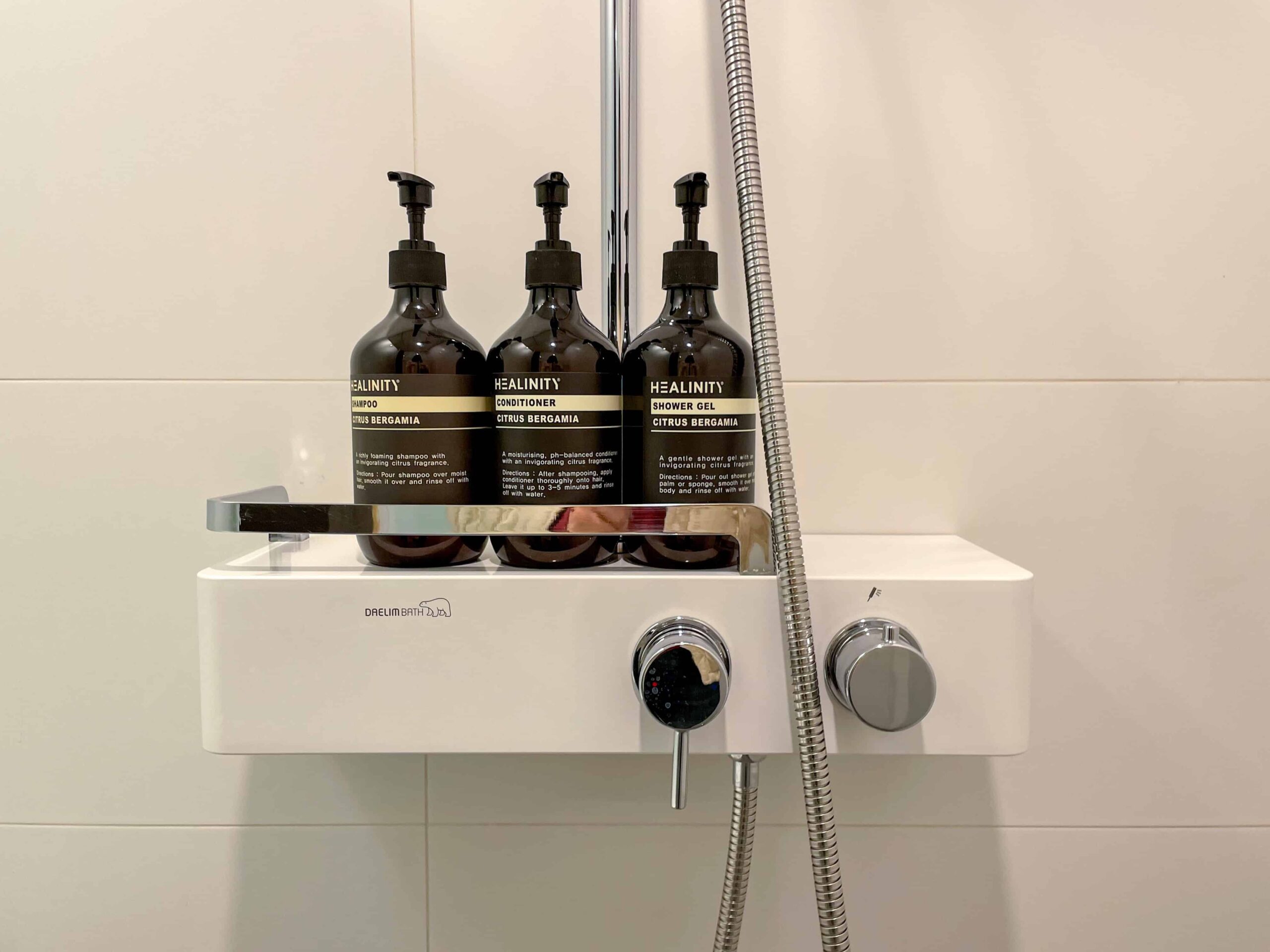 Jack and Jill Bathroom Ideas-built in niches