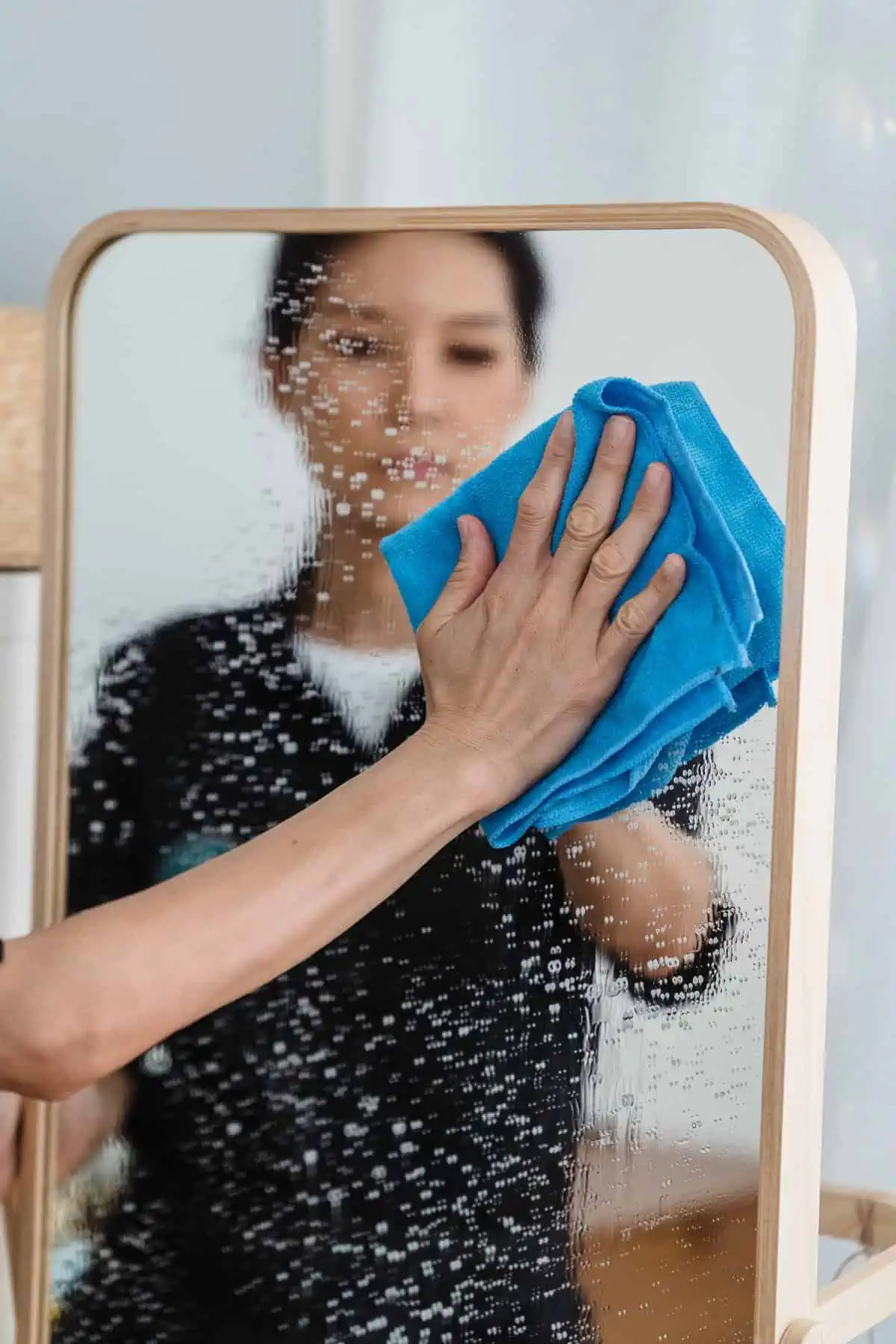 how to clean living room
-cleaning glass & mirrors