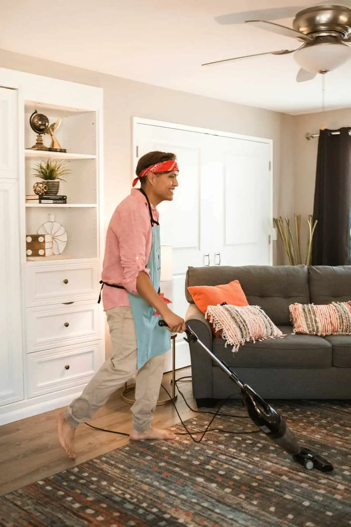 how to clean living room-vacuuming carpet